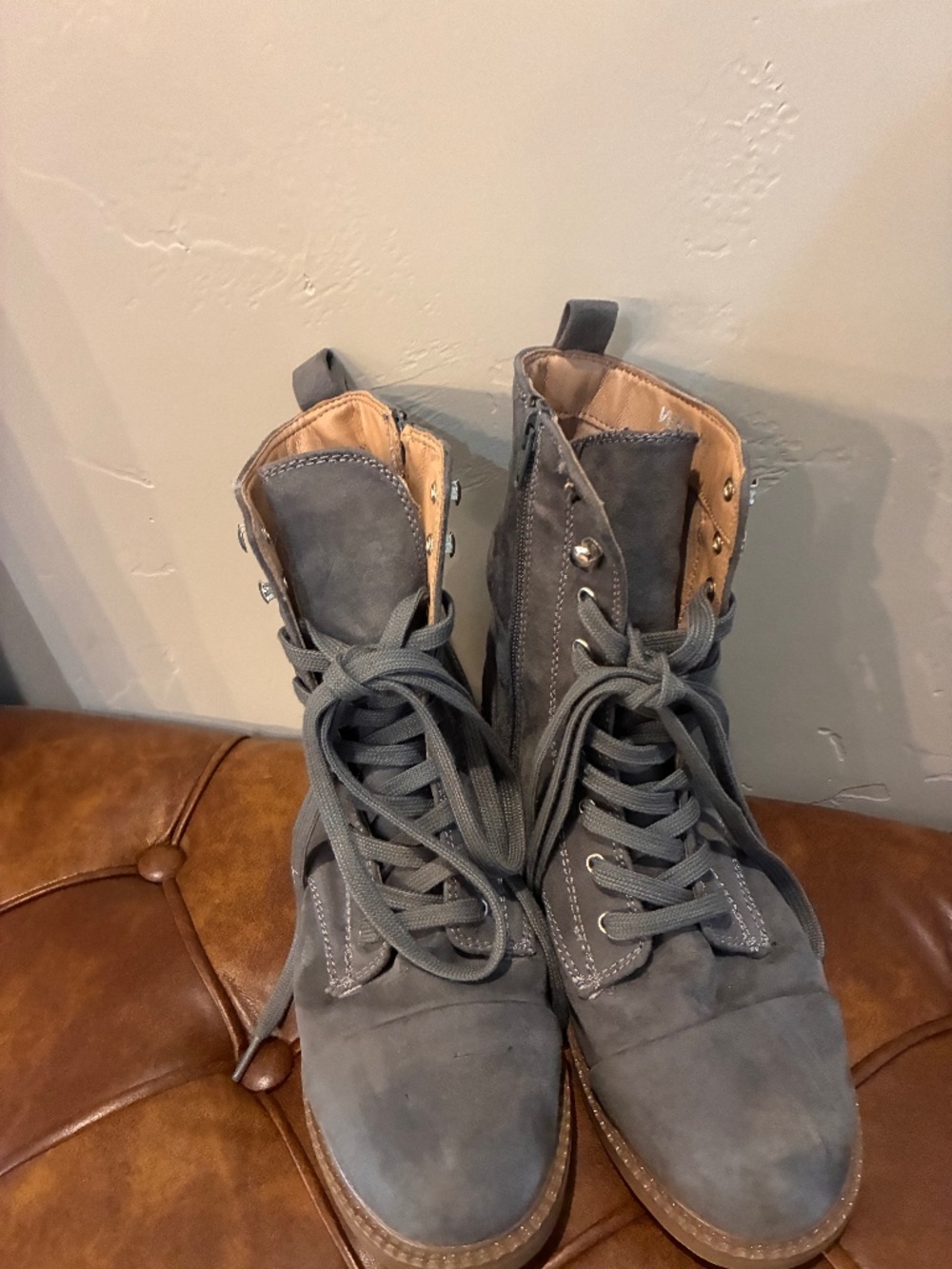 Report Brand 7.5 grey sued lace up women’s boots